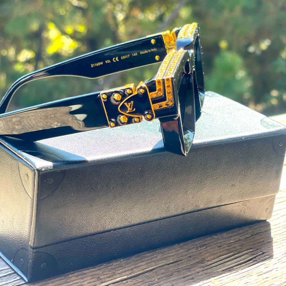 AUTHENTIC LOUIS VUITTON 1.1 Millionaires Sunglasses Unisex